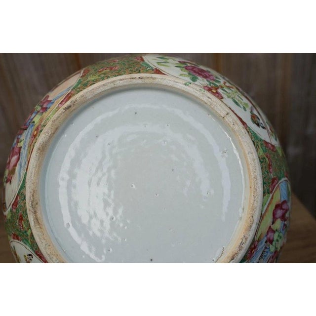19th Century Chinese Qing Dynasty Famille Rose Canton Covered Bowl For Sale - Image 16 of 18