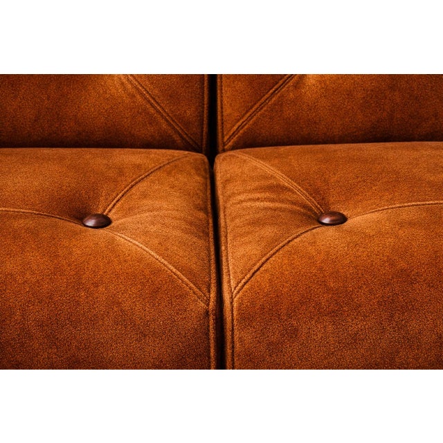 “Pullman” Sofa in Burnt Caramel Mohair With Brazilian Rosewood Buttons by Jorge Zalszupin for L’Atelier, Brazil, 1970s For Sale - Image 12 of 16