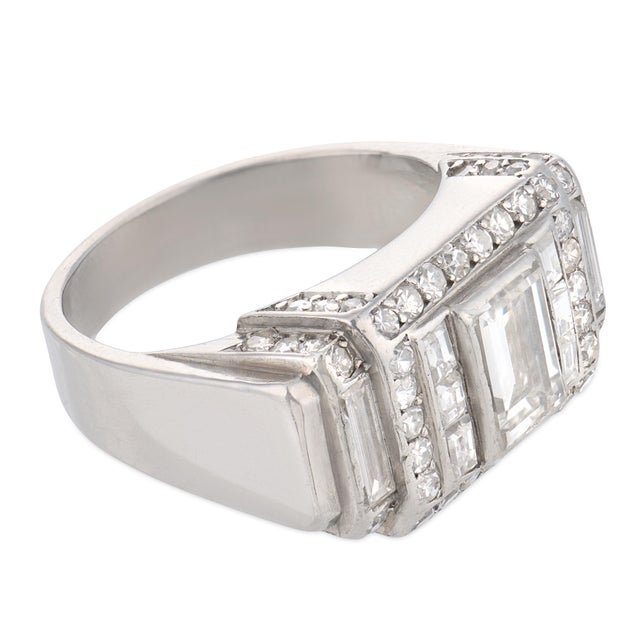 1930s Art Deco 2.05 Carat Diamond Platinum Geometric Ring, Size 5.75 For Sale - Image 4 of 6