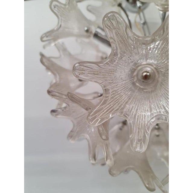 Beautiful Italian flower spuntnik hanglanp made of mouth -blown crystal petals on a chrome frame. A stylish design by...