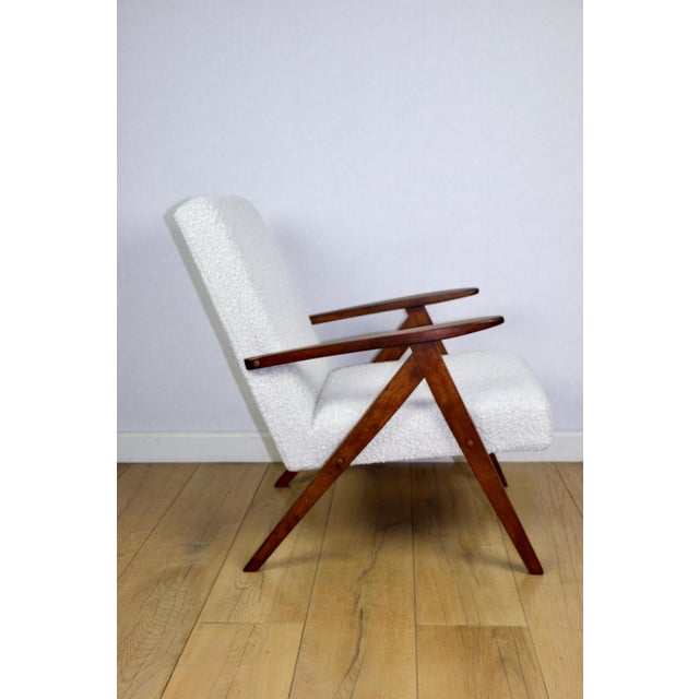 Vintage B-310 VAR Armchair in White Bouclé and Wood, 1970s For Sale - Image 11 of 12