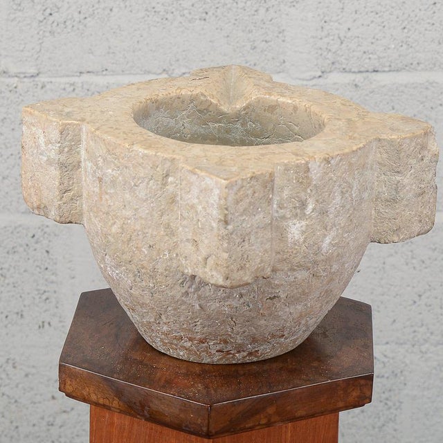 This antique limestone mortar, dating from the 18th–19th centuries, is an authentic piece of Italian rustic tradition. The...
