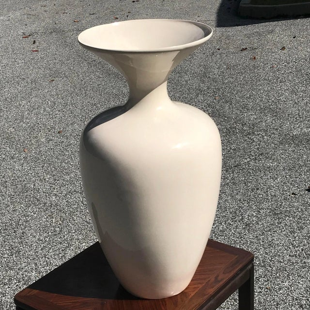 Vintage Modernist Jaru of California Oversized White Ceramic Vase For Sale In Philadelphia - Image 6 of 13