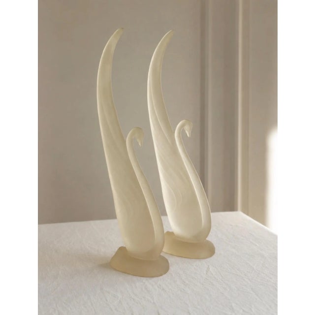 Mid-Century Modern Late 20th Century Pair of Austin Sculpture Frosted Art Glass Swans – Mid-Century Modern Sculptural Birds For Sale - Image 3 of 8
