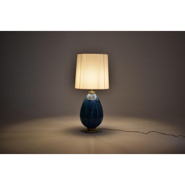 Capri Marea Table Lamp in Brass and Fabric by Jonathan Amar Studio For Sale - Image 11 of 17
