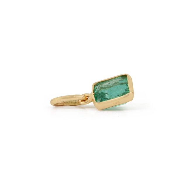 Metal Octagon Cut Emerald Bezel Set Fine Charm Pendant 14k Gold Jewelry For Sale - Image 7 of 18