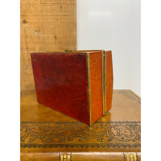 Mid 20th Century Lacquered Dome-Top Wooden Box Covered in Pigskin With Brass Fittings For Sale In Dallas - Image 6 of 7