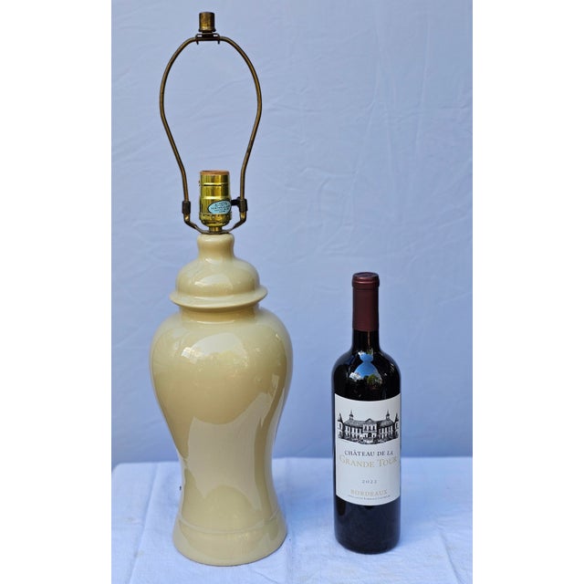Offering a very nice vintage beige ginger jar 3-way table lamp. This lamp is in excellent condition with newer wiring, and...