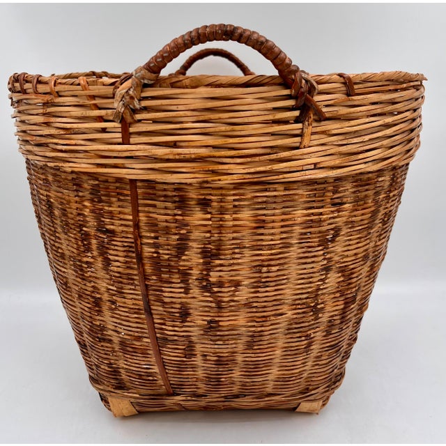 Vintage Handwoven Chinese Split Reed Tortiseshell Bamboo and Rattan Large Gathering Basket For Sale - Image 10 of 14