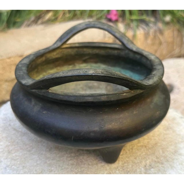 Antique Chinese Bronze Tripod Censer With Strap Handles & Xuande Mark Late Ming For Sale - Image 13 of 18