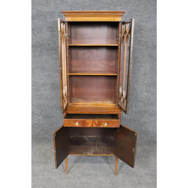 English Antique 19th Century English Satinwood Vitrine – Narrow Display Cabinet With Inlay Detail For Sale - Image 3 of 10