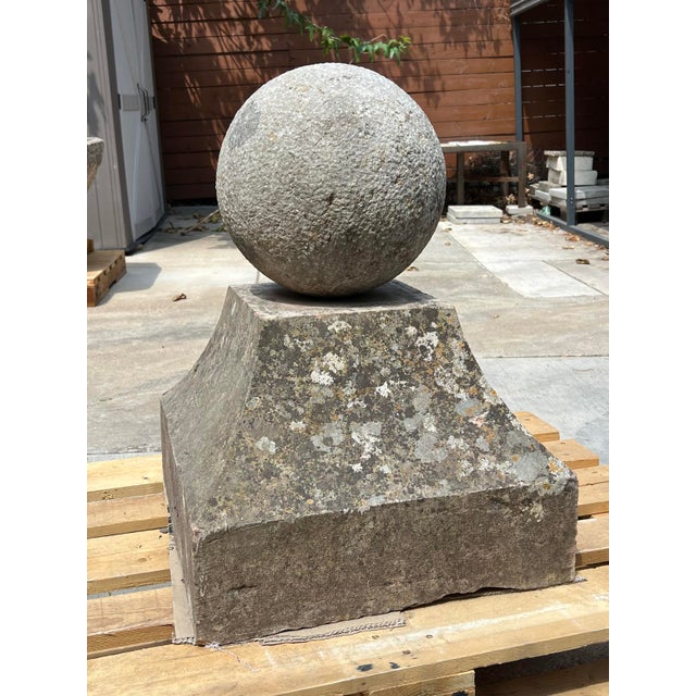 Pair of 18th Century French Carved Limestone Pillar Ball Finials For Sale In Dallas - Image 6 of 18