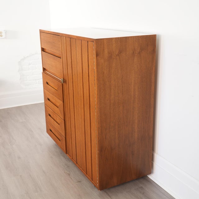 1960s American of Martinsville 6-Drawer Gentleman's Chest For Sale - Image 11 of 15