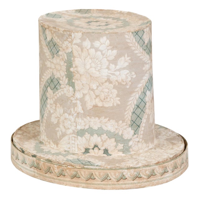English 19th Century Victorian Period Paper Hat Box with Floral Décor For Sale