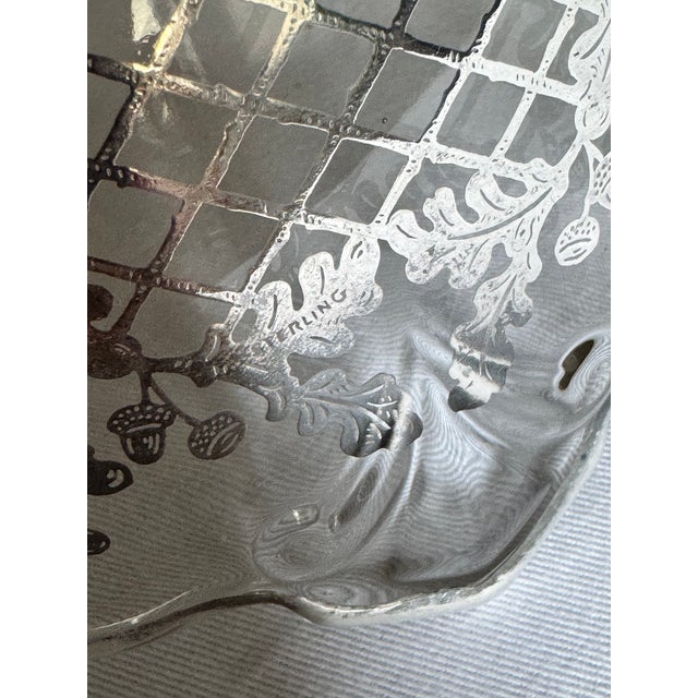 Here is an outstanding example of Mid-Century American glass history. Presenting a large-scale bowl and underplate,...