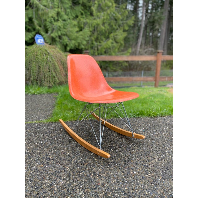 Mid Century Modern vintage Herman Miller Eames Fiberglass Rocking Chair in excellent vintage condition Lovely vintage...