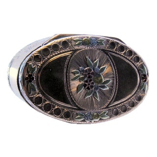 Two-Tone Gold Snuff Box with Bows For Sale