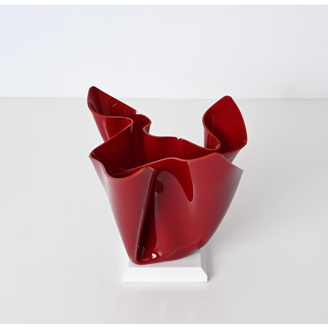 1980s Mid-Century Italian Burgundy Acrylic Glass Napkin Centerpiece, 1980s For Sale - Image 5 of 16