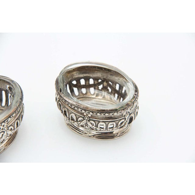 Cut Silver Salt Shakers, Set of 2, in Good conditions. Designed 1920 to 1949