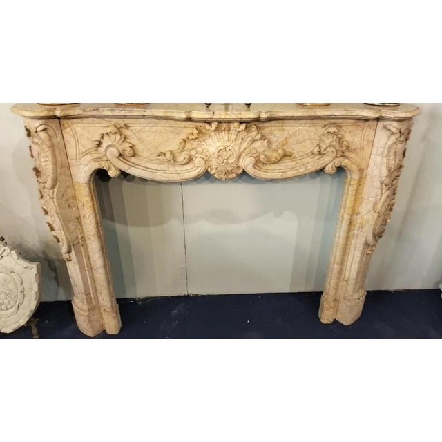 Magnificent fireplace in cream Valencia marble. from Venice, private collection 19th Century The marble is spectacular,...