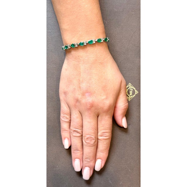 8 Ct Natural Brazil Emerald & Diamond Tennis Bracelet 14 Karat Yellow Gold 7 " For Sale - Image 11 of 18
