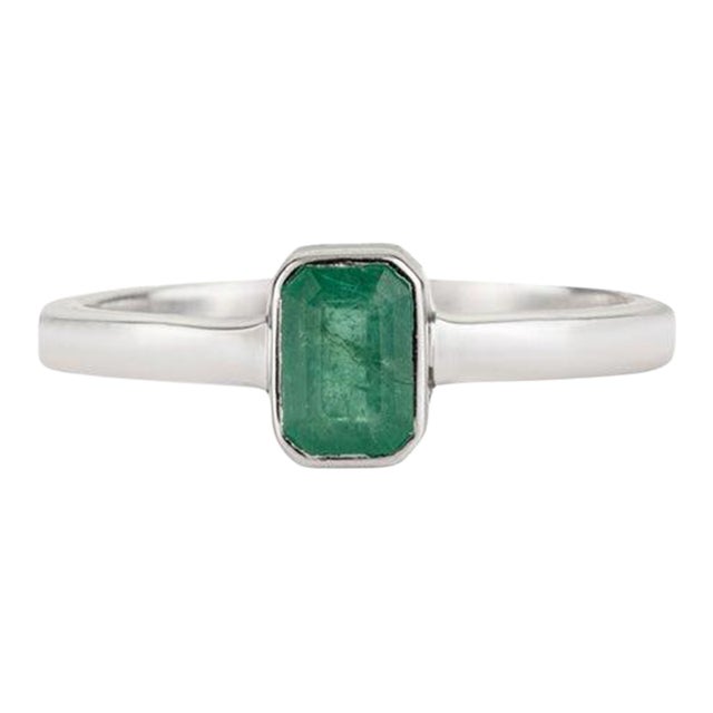 Emerald Bezel Set Solitaire Ring in 925 Sterling Silver - Size 7.5 For Sale