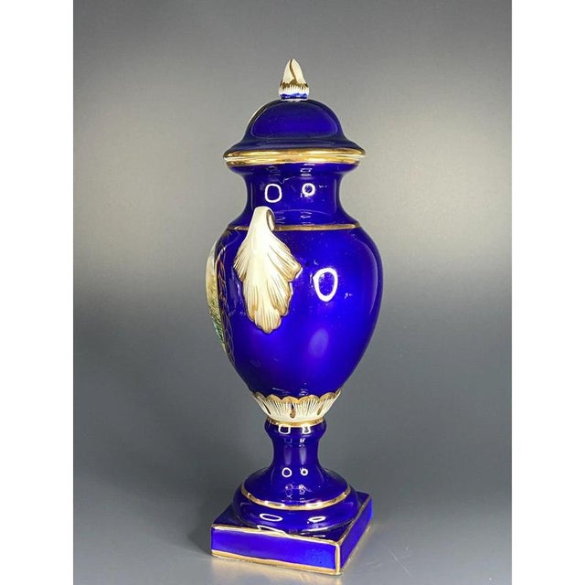 Glazed porcelain vase from the Botet Mas (Manises house it has a stamp on the base of the porcelain). It is a beautiful...