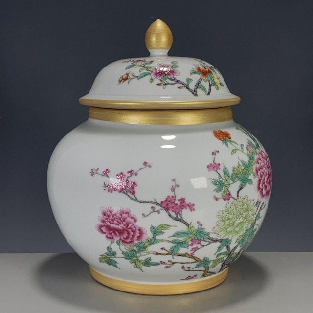Enhance your interior with this elegant Chinese Famille Rose porcelain jar. This exquisite piece features a rounded body,...