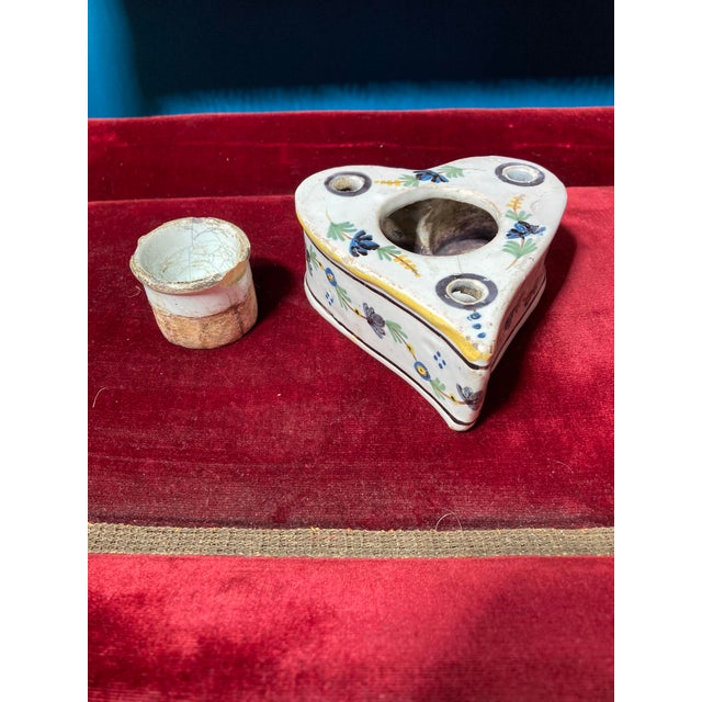 Mid 19th Century Antique Colorful French Faience Inkwell - Heart Shaped 19th Century For Sale - Image 5 of 10