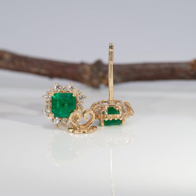 Colombian Emerald Earrings With Natural Diamond Accents: Solid 14k Gold, 5mm For Sale In Columbus - Image 6 of 7