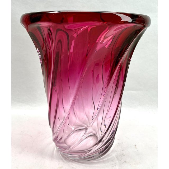 Gelgian Sculpted Crystal Vase with Amethyst Core by Val Saint Lambert, 1950 For Sale - Image 4 of 11