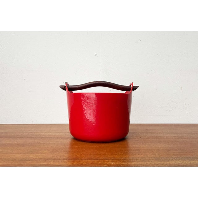 Mid-Century Modern Mid-Century Modern Red Enamel Cast Iron Pot with Teak Handle by Timo Sarpaneva for Rosenlew of Finland, 1960s For Sale - Image 3 of 18