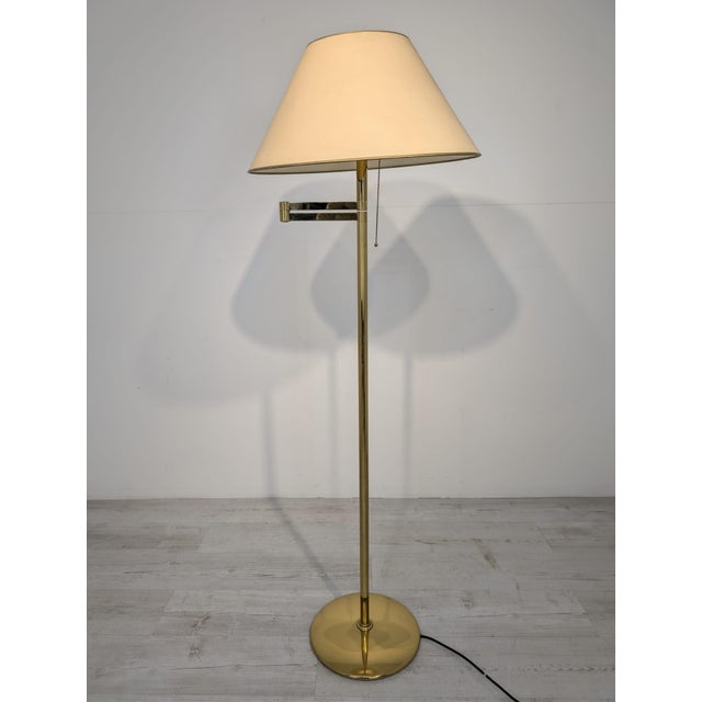 Stylish brass floor lamp with an adjustable, adjustable arm. Perfect for mid-century interiors. The lampshade has some...