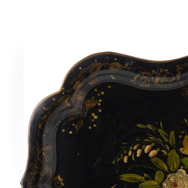 Decoration - Tray - 19th Century. 19th century European metal tray painted black, decorated with floral motifs....