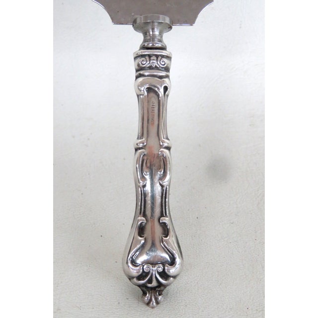 This gorgeous Pie / Cake Server is made of stainless steel and sterling silver. This wonderful serving utensil features an...