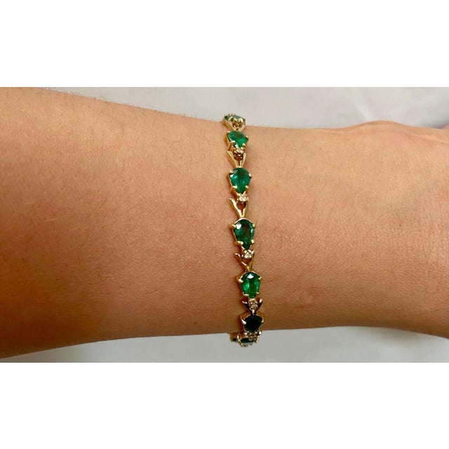 7 Carat Natural Brazil Emerald and Diamond Tennis Bracelet 14 Karat Yellow Gold For Sale - Image 11 of 18