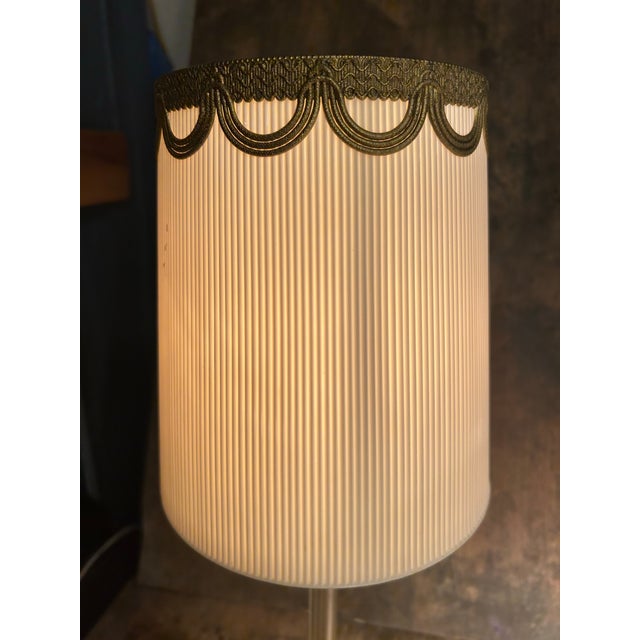 Vintage Mid-Century American Neoclassical Glass & Stamped Brass Table Lamp – With Custom Pleated Hard Plastic Shade For Sale - Image 6 of 12