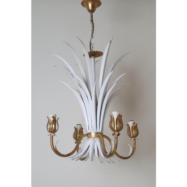 Hollywood Regency Hollywood Regency Leaf Chandelier in White and Gold from Hans Kögel, 1960s For Sale - Image 3 of 18