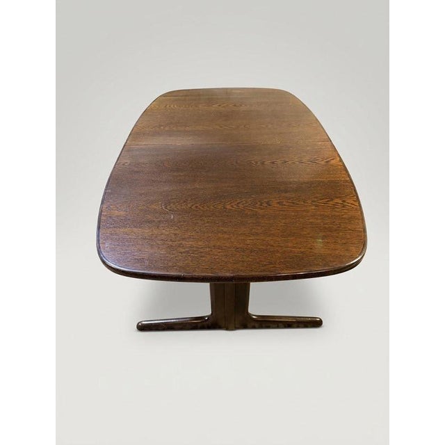 Crafted in the 1970s by the renowned Danish manufacturer Skovby Møbelfabrik, this monumental dining table is a standout...