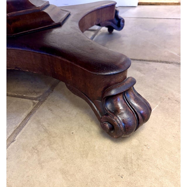 Antique Victorian Mahogany Extendable Dining Table, 1850 For Sale - Image 4 of 10