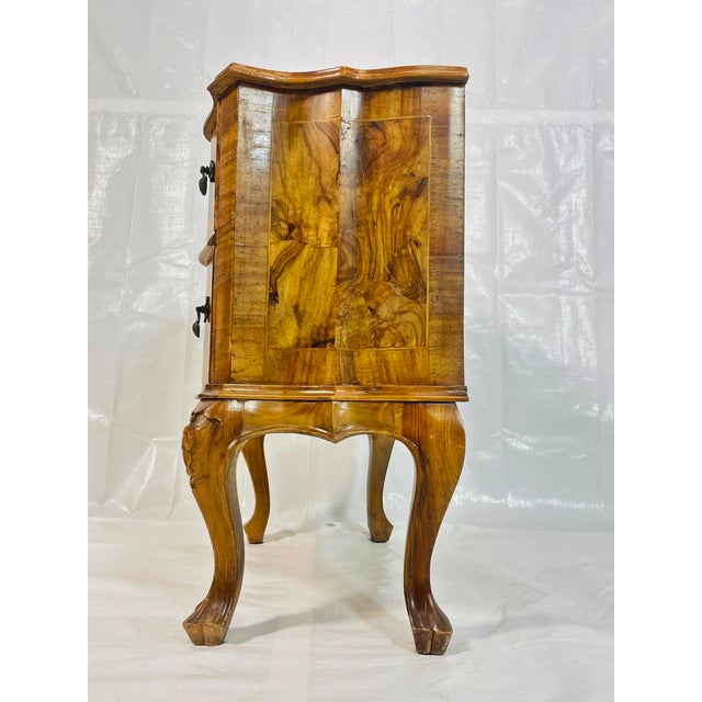 Brown Italian Vintage Walnut Bombe Chest With Sculpted Legs For Sale - Image 8 of 18