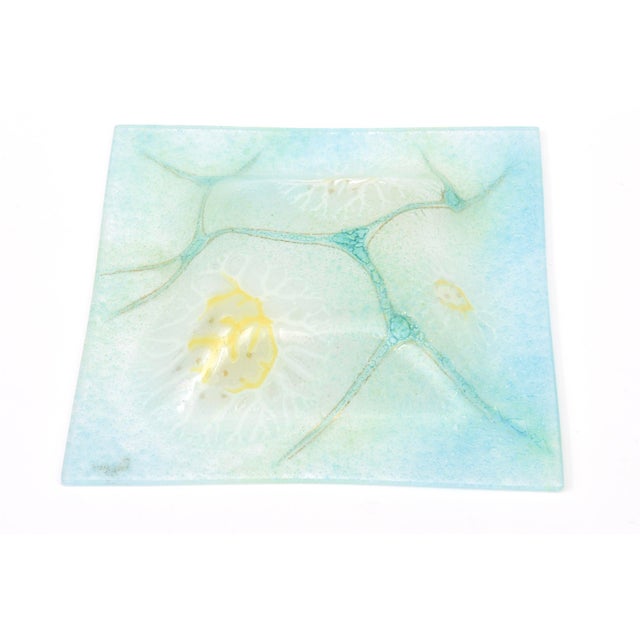 Vintage Signed Higgins Fused Glass Square Bowl, Amoeba Pattern, Turquoise, Gold, White, Yellow, 1960's' For Sale - Image 11 of 11