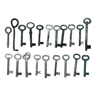 20 Vintage Skeleton Door Keys For Sale