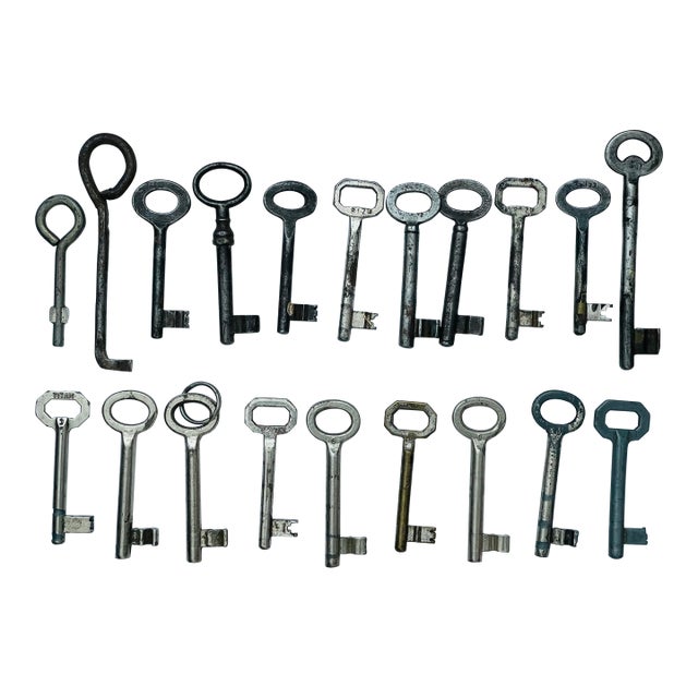 20 Vintage Skeleton Door Keys For Sale