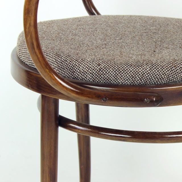 Mid-Century Bentwood No. 30 Armchair by August Thonet for Ton, Former Czechoslovakia, 1960s For Sale - Image 10 of 14