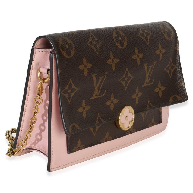 Item #: 151529 Features Interior: One zip pocket. Two slip pockets. Six card slots Dimensions: 7.5 x 4.75 x 1.5 in Handbag...