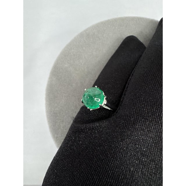 Metal Vintage Style Sugarloaf Cabochon Emerald Ring 18k White Gold, Size 4 For Sale - Image 7 of 7