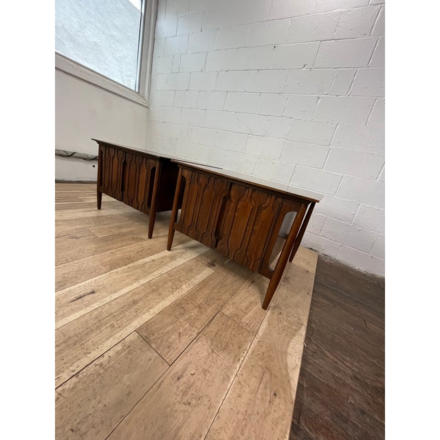 Brown Pair of 1970s Forward Trends Sculpted Walnut End Tables by Johnson Furniture For Sale - Image 8 of 12