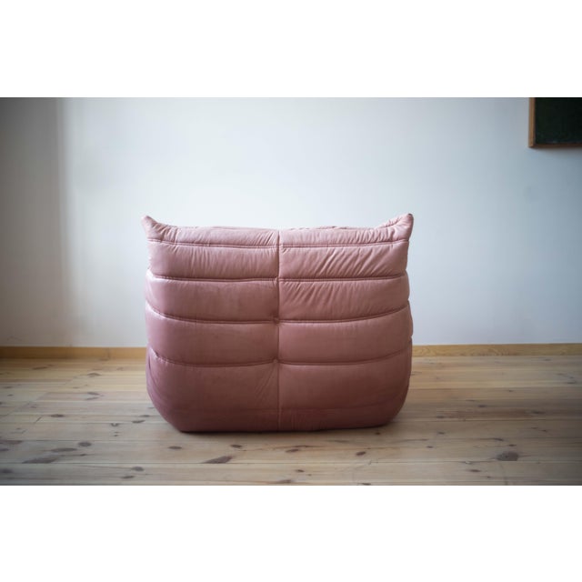 1970s Pink Pearl Velvet Togo Lounge Chair by Michel Ducaroy for Ligne Roset, 1970 For Sale - Image 5 of 7