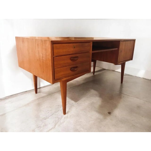 Desk from the 1950s: attributed to Franz Ehrlich for the Deutsche Werkstätten Hellerau. Construction with surfaces in...